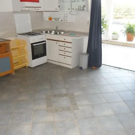 Mandre 13015a Appartement Pag Town