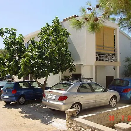 Mandre 13015a Pag Town